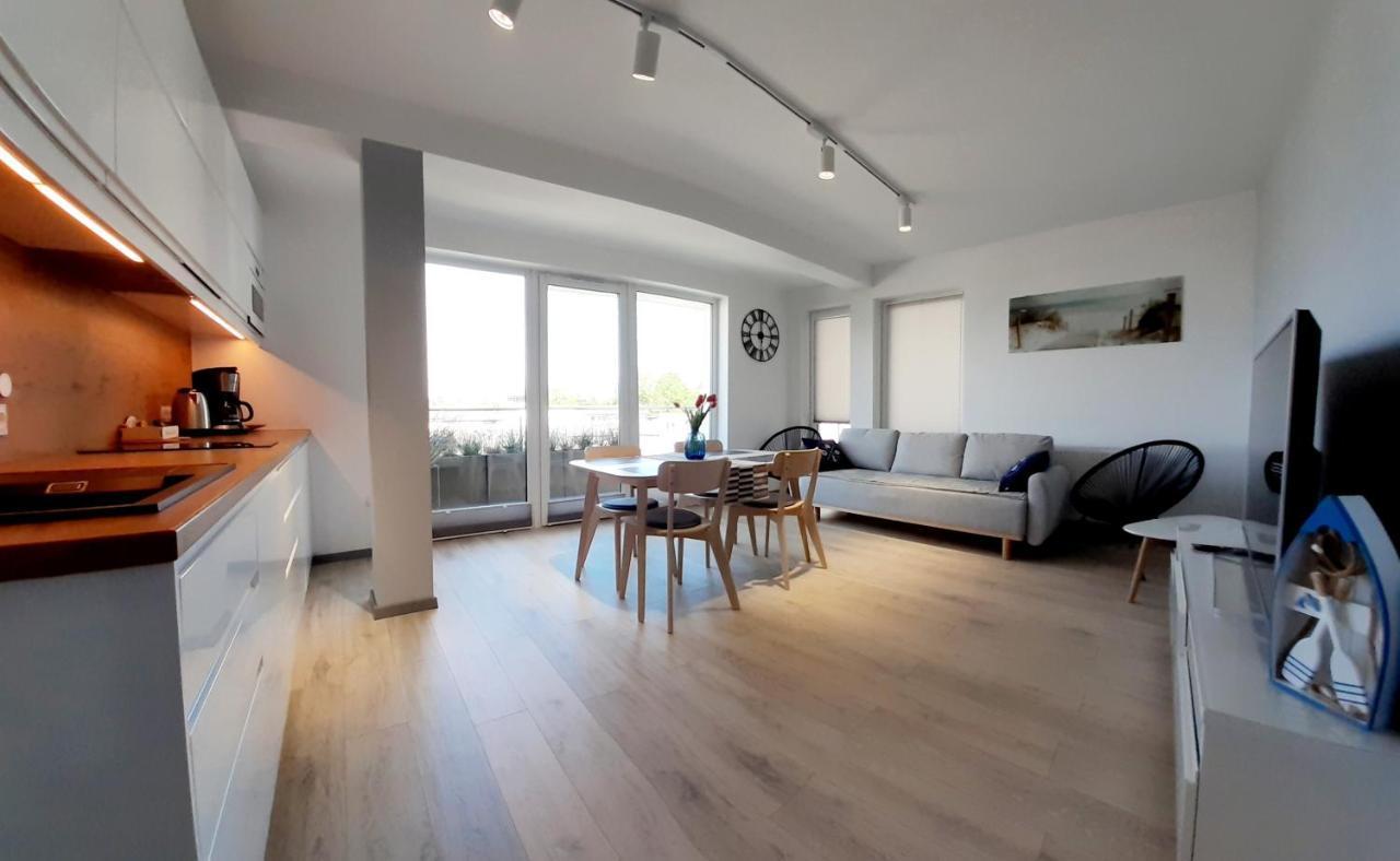 Apartament Kapitanski Mostek 17A Z Widokiem Na Port I Latarnie Morska Oraz Garazem Daire Kolobrzeg Dış mekan fotoğraf